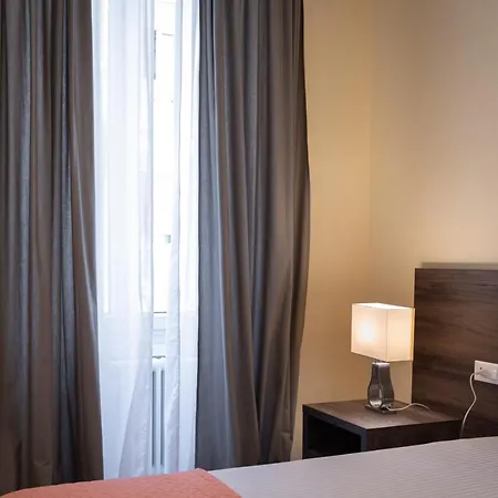 アパートホテル Adria Luxury - Centro 3*