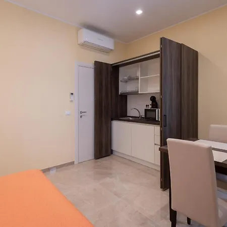 アパートホテル Adria Luxury - Centro 3*